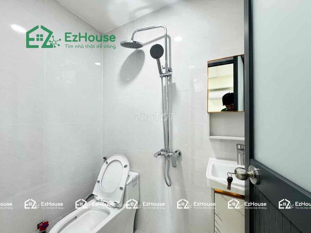 Free of T10s walking 5 Ps to Paral University.