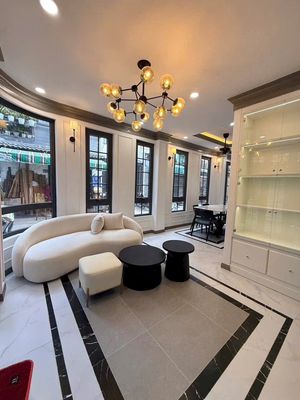 Rent a corner two Nguyễn Cảnh Chân Nguyễn Cảnh Chân District 1.10 X5 Mgt 2 floors of $145 million.