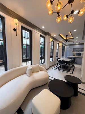 Rent a corner two Nguyễn Cảnh Chân Nguyễn Cảnh Chân District 1.10 X5 Mgt 2 floors of $145 million.