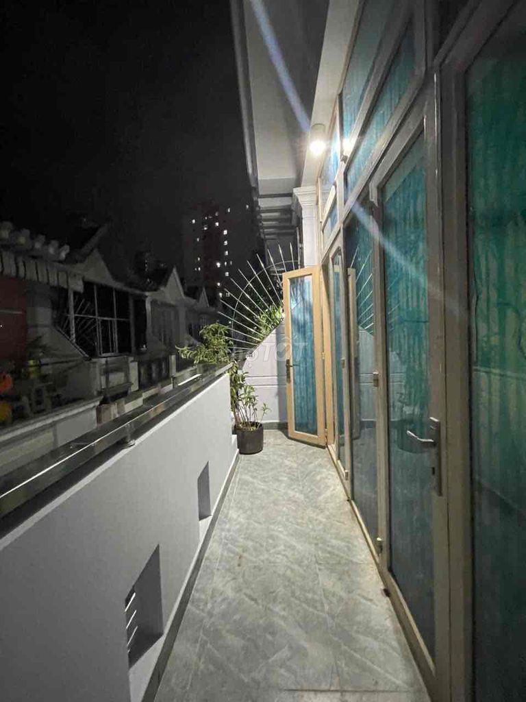 Four-meter Alley, Tám Danh-7* 4 District 8