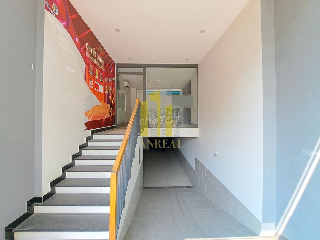Renting a cash house for Nguyễn Hoàng 4th floor for 28 million.