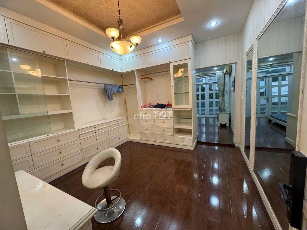 Rent 1 497 Lạc Long Quân, District 11 - 2th floor - 30 million
