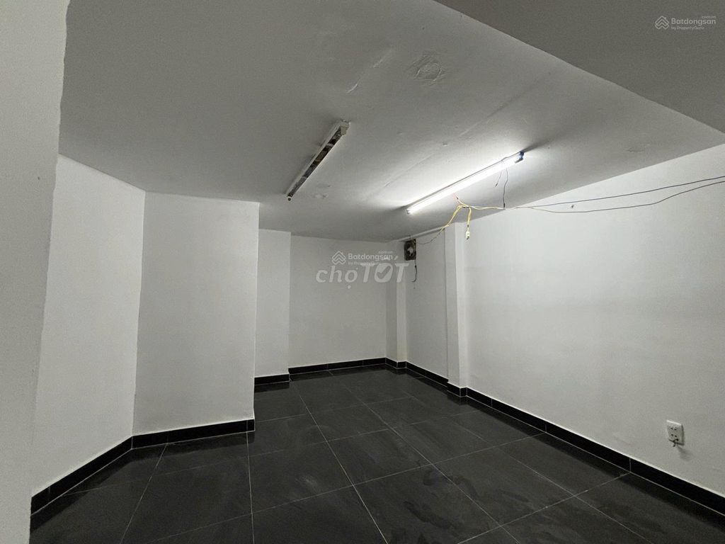 Rent is equal to 209 Nguyễn Đình Chiểu, District 3-- 8 M, nh, 65 million.