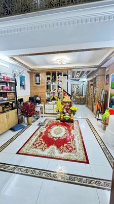 The four-foot-four-four-four-story alleyhouse. Five Full Seven.