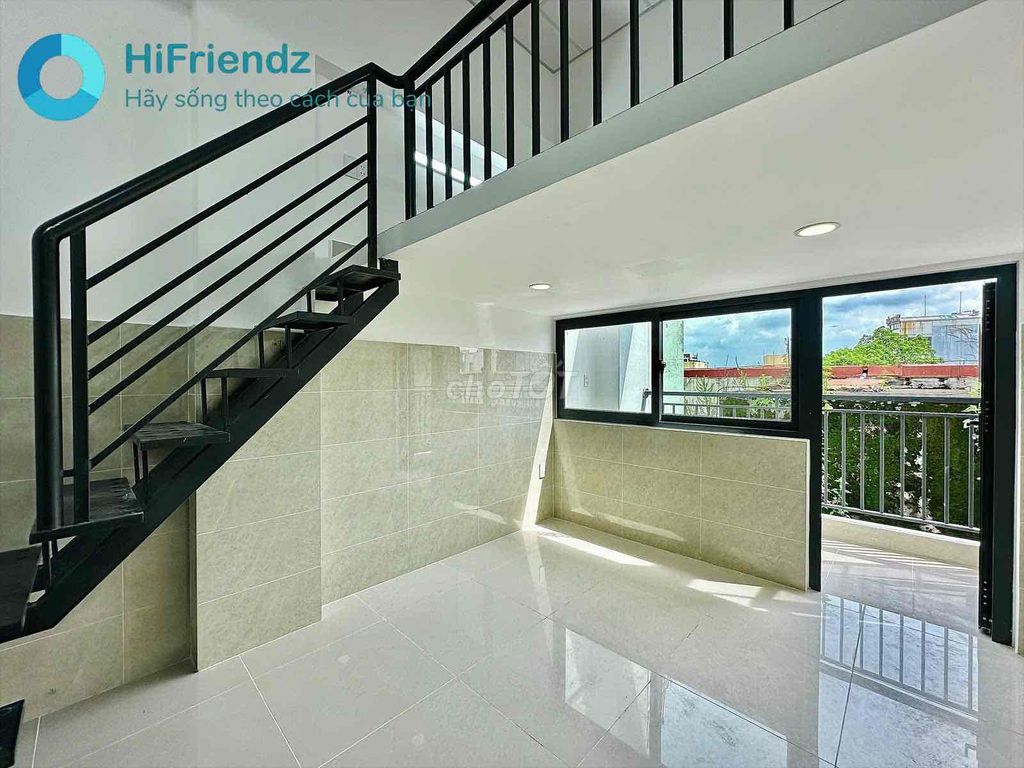 Rent the balcony with the elevator of the car vault open and cool.