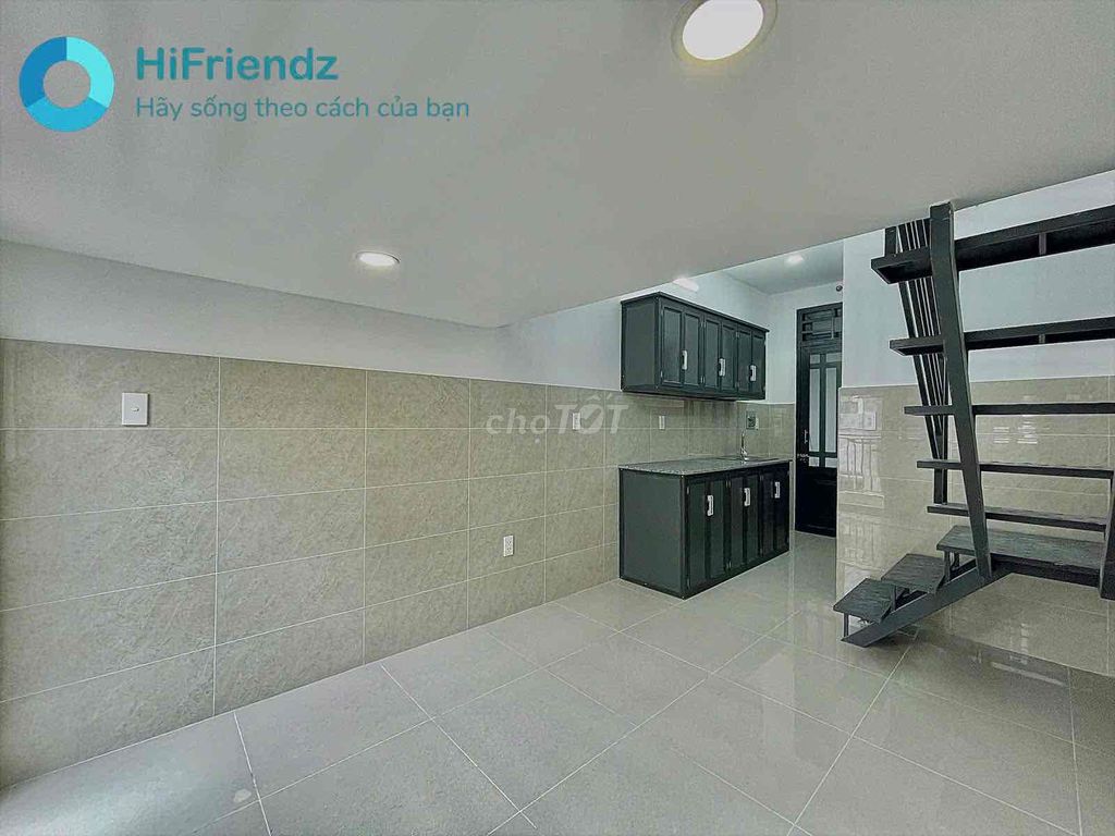 Rent the balcony with the elevator of the car vault open and cool.