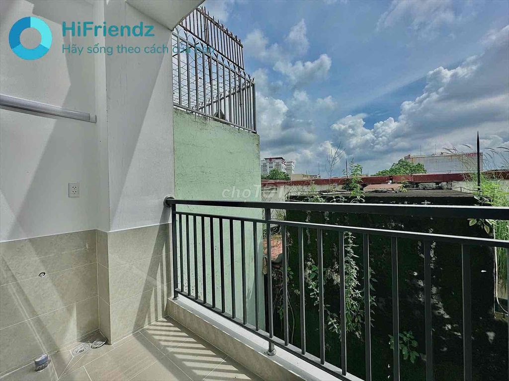 Rent the balcony with the elevator of the car vault open and cool.