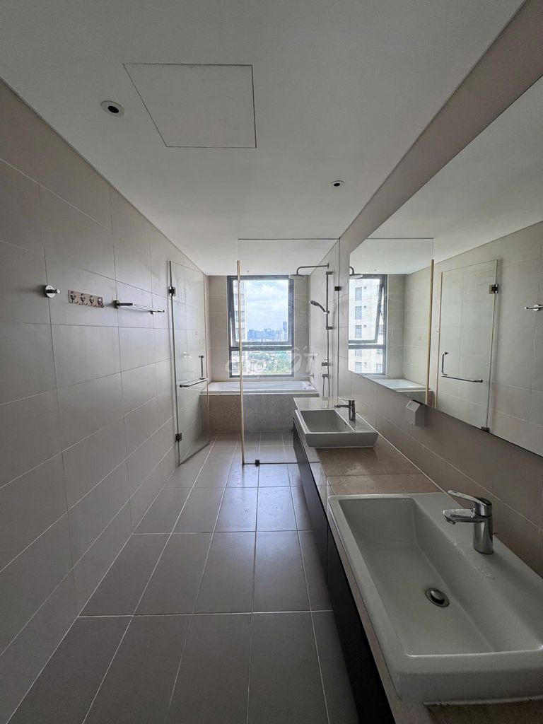 Clear for rent. Three bedrooms.