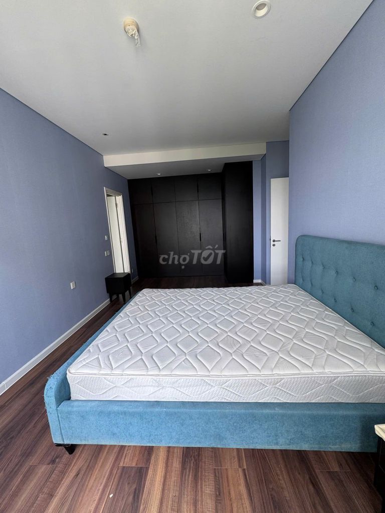 Clear for rent. Three bedrooms.