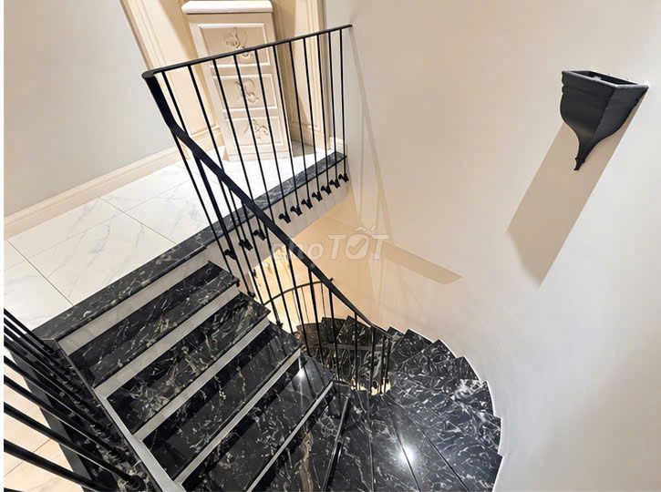 Rent the high-priced villa at 100 million, available immediately.
