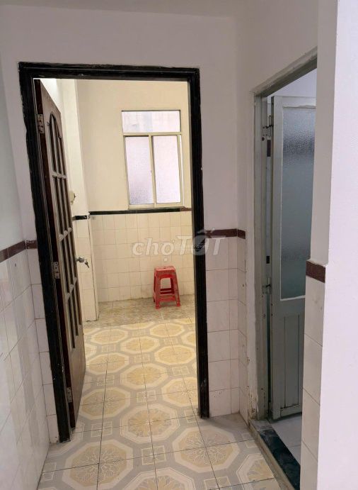 Six bedrooms, four toilets. 3rd floor Ngô Quyền, District 10. area: 3.5 x14 meters