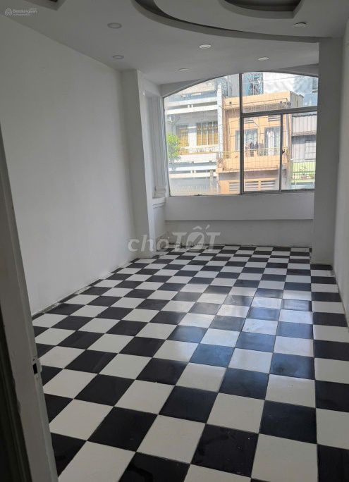 Six bedrooms, four toilets. 3rd floor Ngô Quyền, District 10. area: 3.5 x14 meters