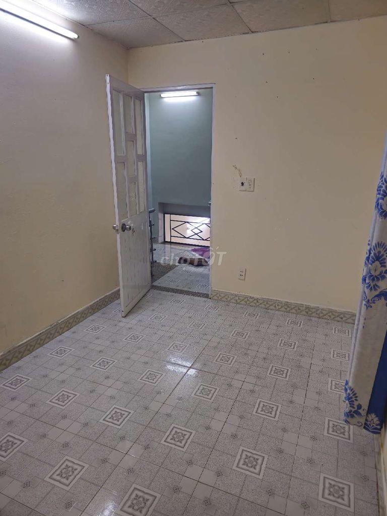 Rent a one-story apartment, three-story bedroom, Huỳnh Tấn Phát.