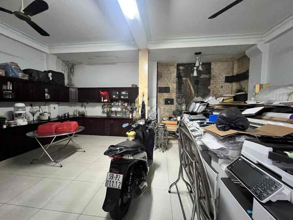 8 x 20 meters 3 floors 7 bedrooms