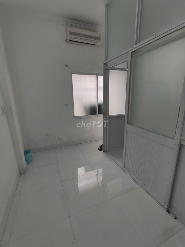 Nc Hồ Văn Huê 25 m1 3rd floor bedroom 3 toilets