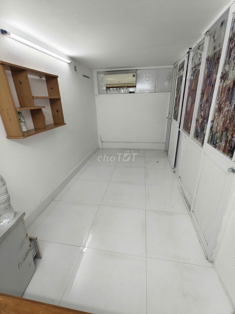 Nc Hồ Văn Huê 25 m1 3rd floor bedroom 3 toilets