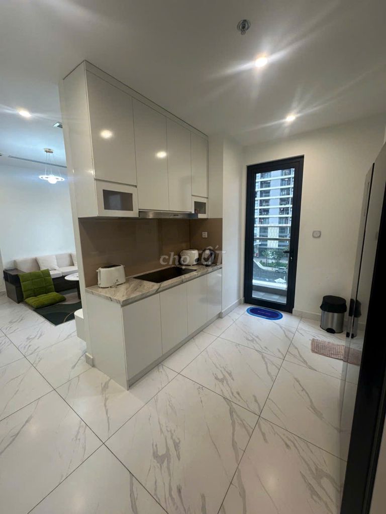 At least 12 million rents. 80 M2 beds. Full solid wood.