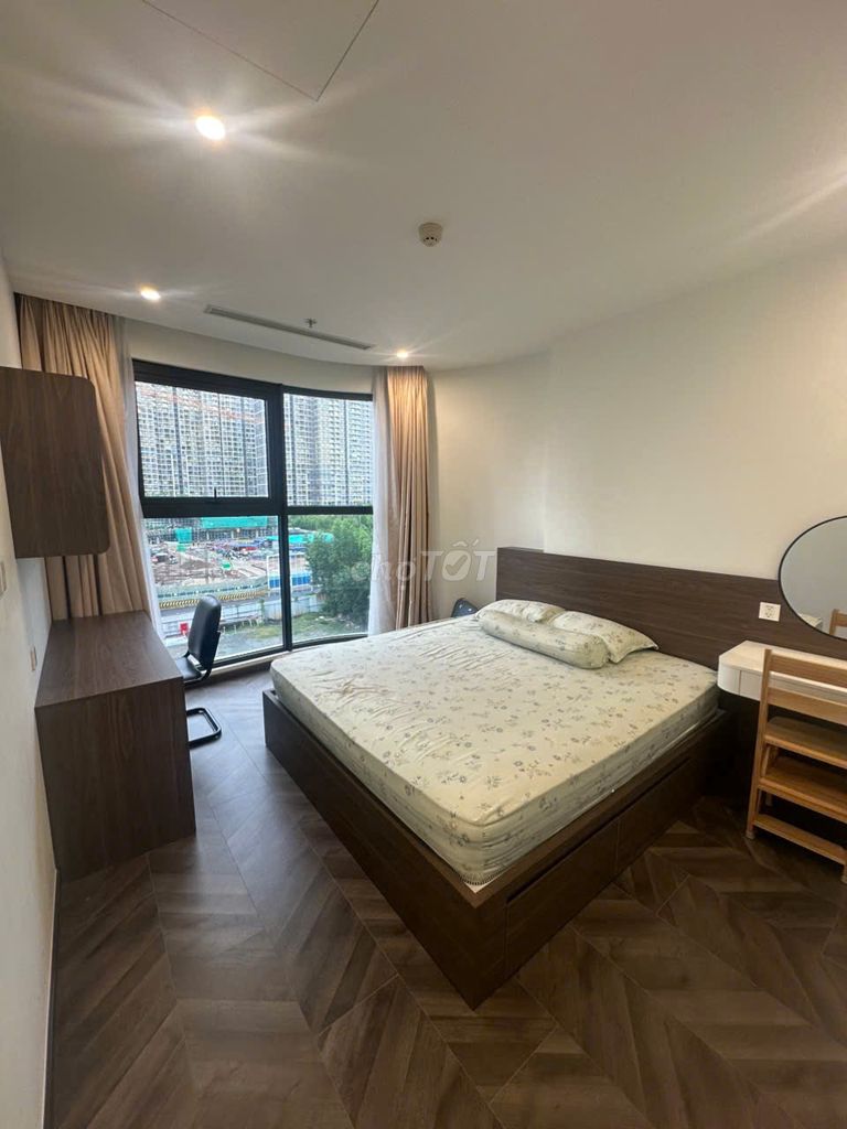 At least 12 million rents. 80 M2 beds. Full solid wood.