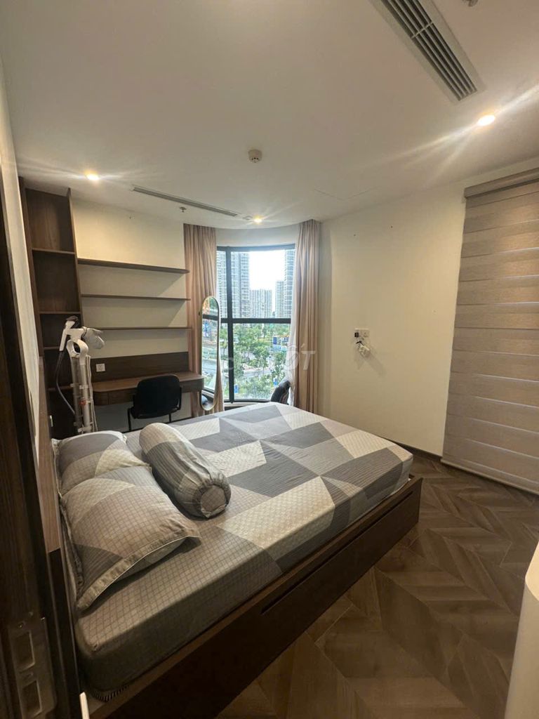 At least 12 million rents. 80 M2 beds. Full solid wood.