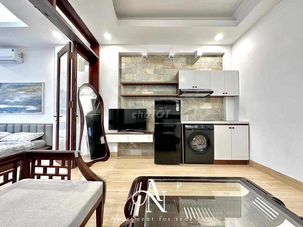 The new kitchen apartment is 100% off Đào Duy Anh, Phú Nhuận.