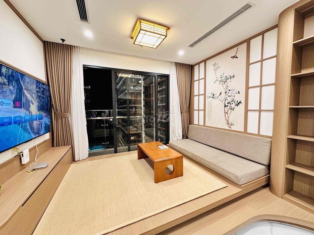 Two bedrooms. Two toilets. Beverly, the corner of luxry.