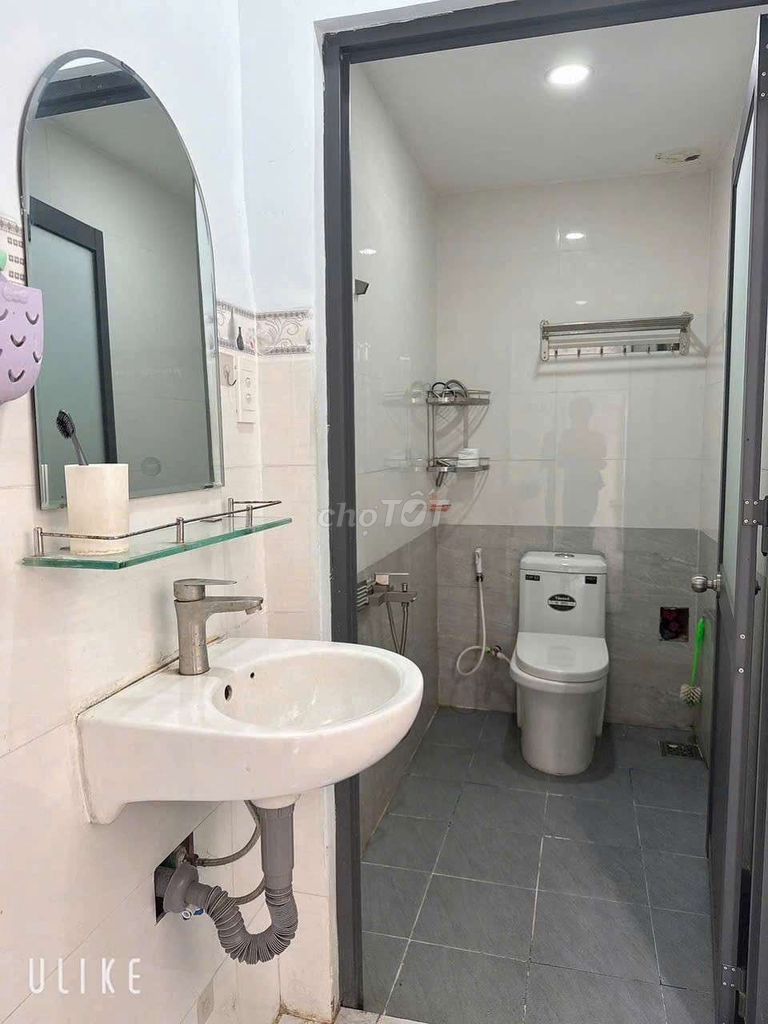 The Đỗ Xuân Hợp 100 meters, the three-way alley, the new house cleans two bedrooms.
