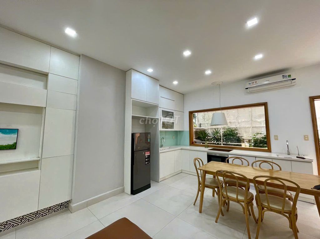 Rendez ParkRiveside rent from 15 million 3 floors near vx Interstate.