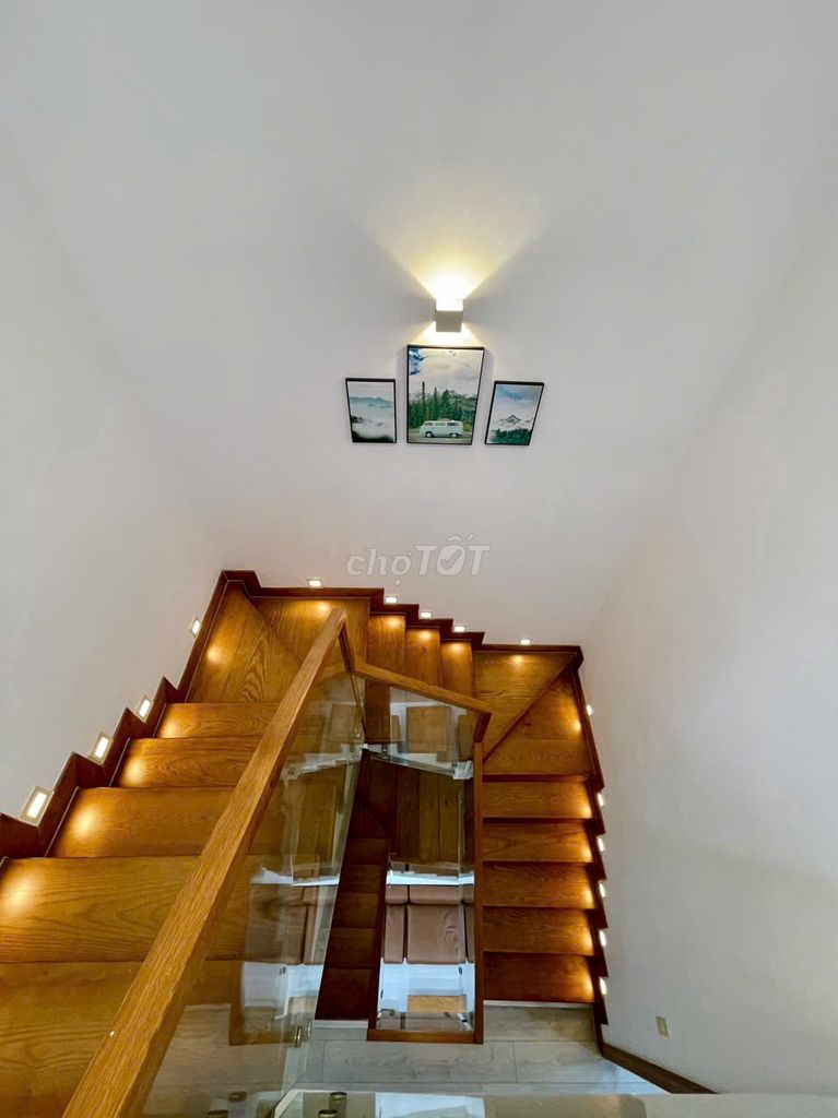 Rendez ParkRiveside rent from 15 million 3 floors near vx Interstate.
