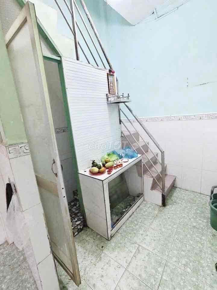 Two floors, 3.3 x 6 meters, 5 million500 fast.