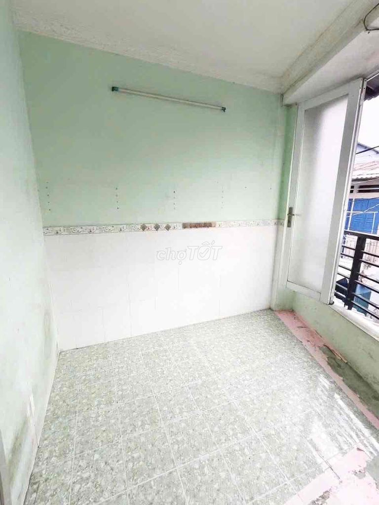 Two floors, 3.3 x 6 meters, 5 million500 fast.
