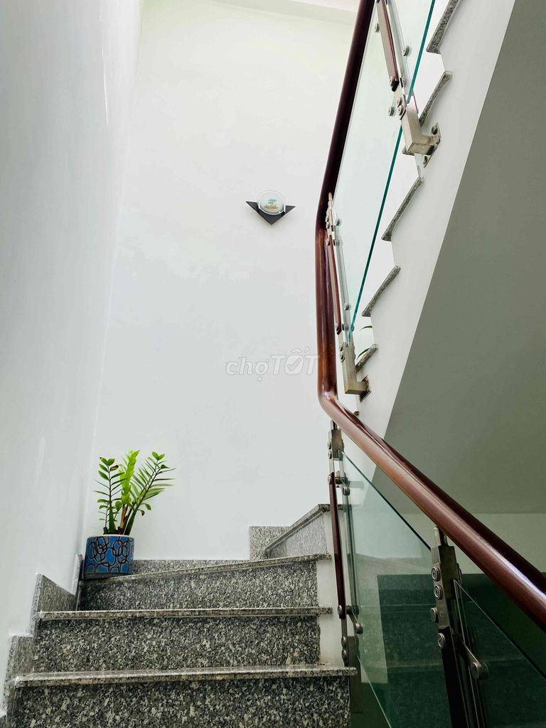 Rent a Phạm Huy Thông cash house