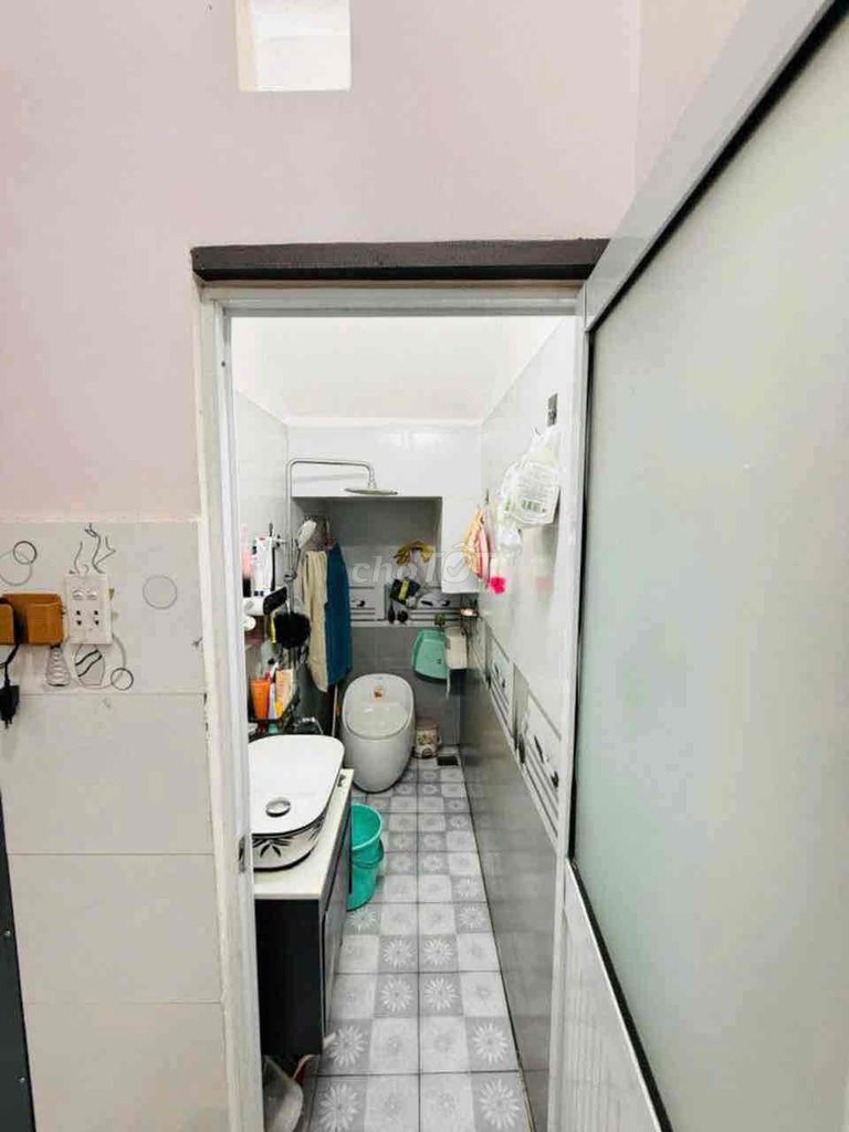 Rent a cash house in Kuklinski, 4 x 15 1 bedroom. A toilet 7 million a month.