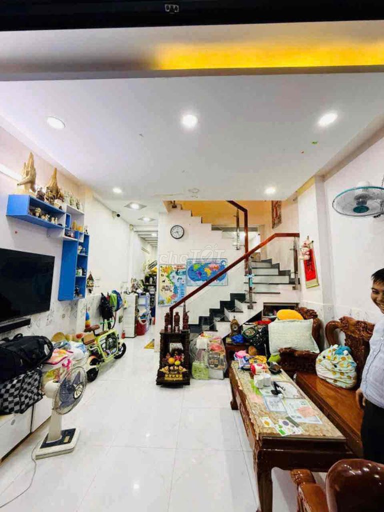 Rent a cash house in Kuklinski, 4 x 15 1 bedroom. A toilet 7 million a month.
