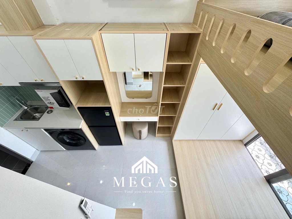 The service apartment is 25 meters 2 and the balcony is at An AKA.