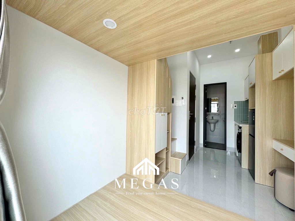 The service apartment is 25 meters 2 and the balcony is at An AKA.