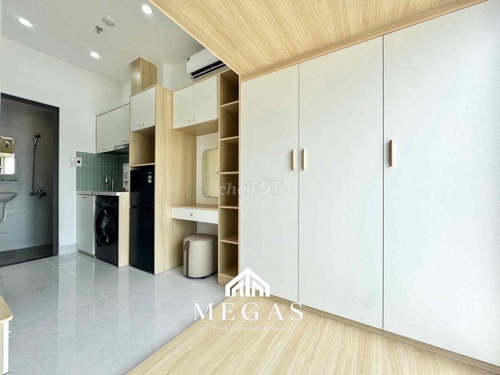 The service apartment is 25 meters 2 and the balcony is at An AKA.
