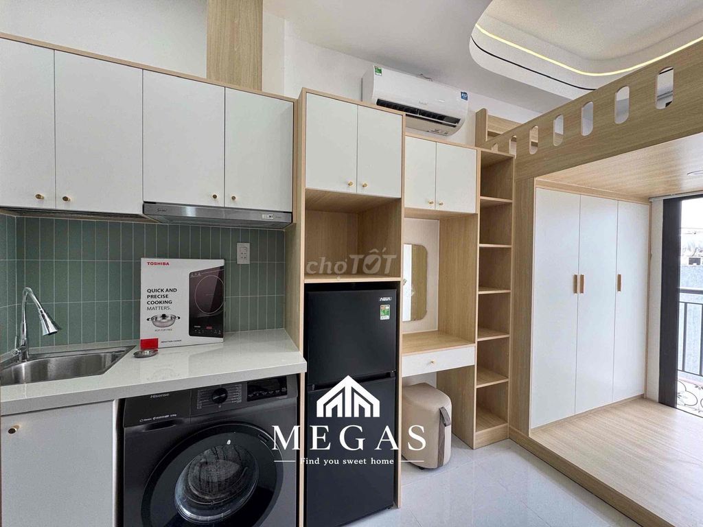 The service apartment is 25 meters 2 and the balcony is at An AKA.