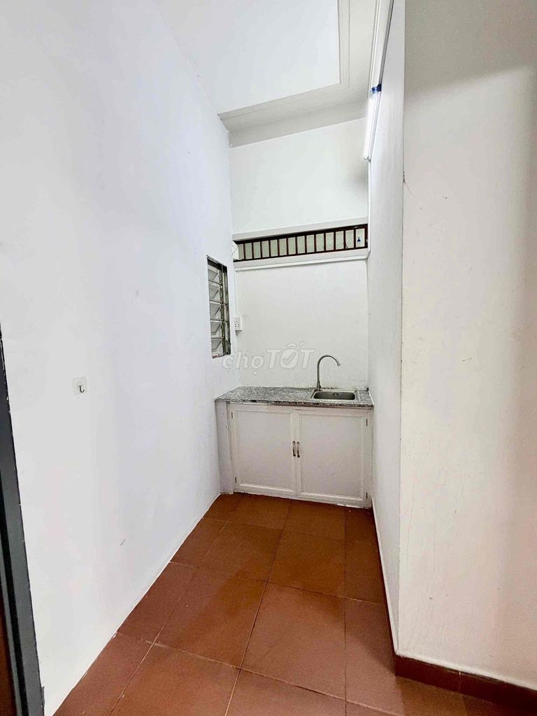 The studio separates the balconies in the area of the 7th.