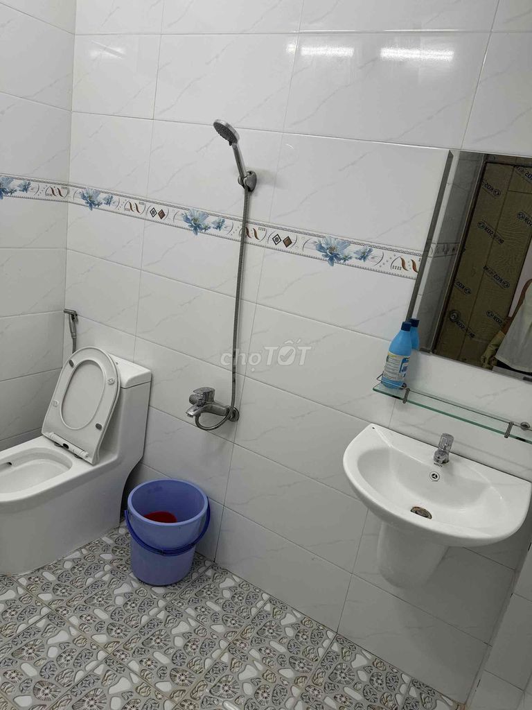 Rent room full interior with beds, wooden cabinets, air conditioning, kitchen