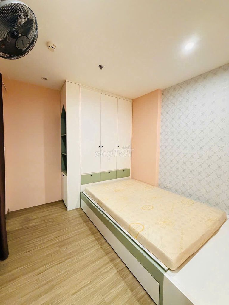 It's cheap! Two bedrooms, two toilets, high-end furniture.