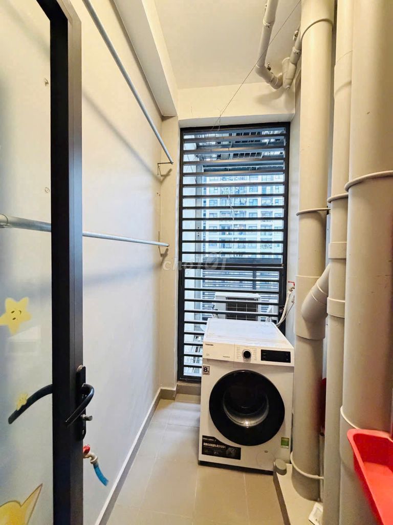 It's cheap! Two bedrooms, two toilets, high-end furniture.