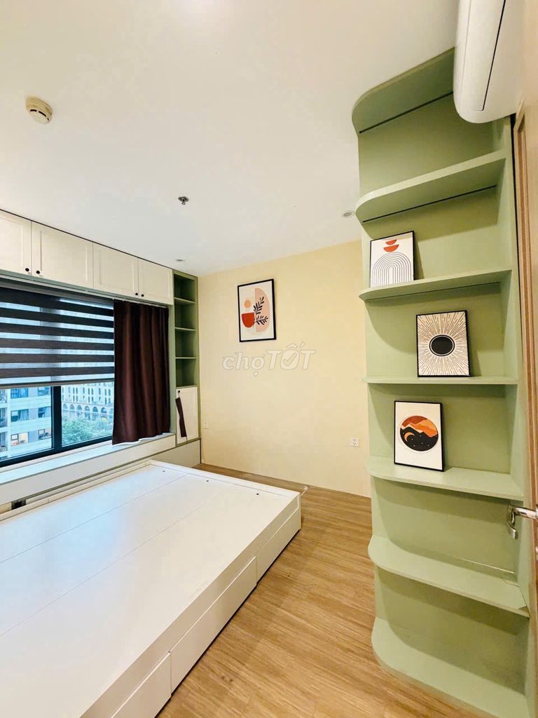It's cheap! Two bedrooms, two toilets, high-end furniture.
