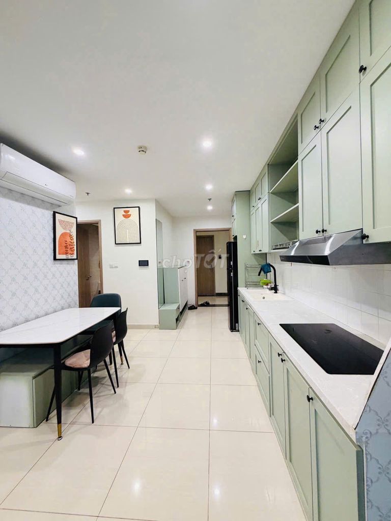 It's cheap! Two bedrooms, two toilets, high-end furniture.
