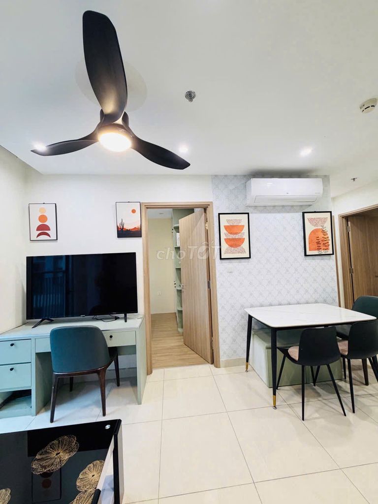 It's cheap! Two bedrooms, two toilets, high-end furniture.