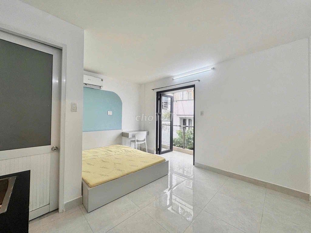 To rent the generous balcony cheaply, the seven-selves