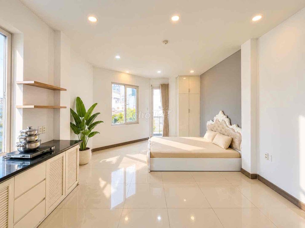 The new apartment is Nguyễn Văn Thương in front of Pearl plaza, landmark 81.