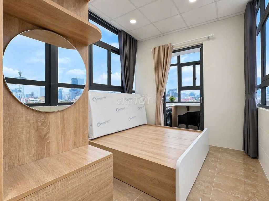 A elevator bedroom near the market. She understands vlu cs2&3 just a few minutes from District 1.