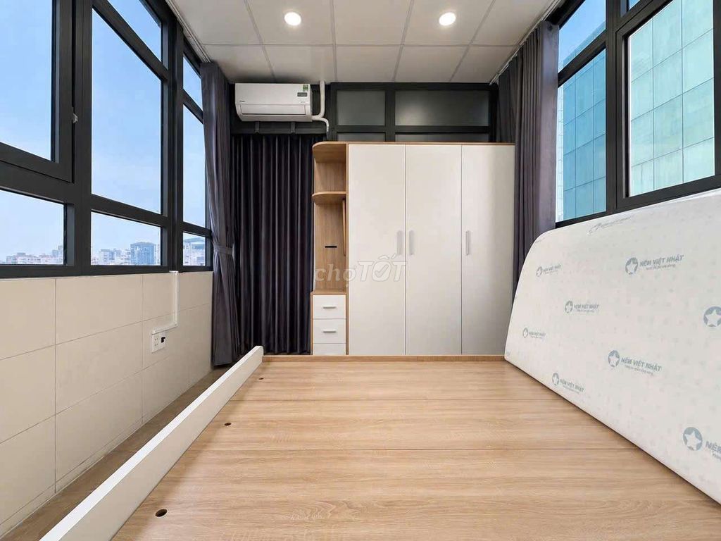 A elevator bedroom near the market. She understands vlu cs2&3 just a few minutes from District 1.