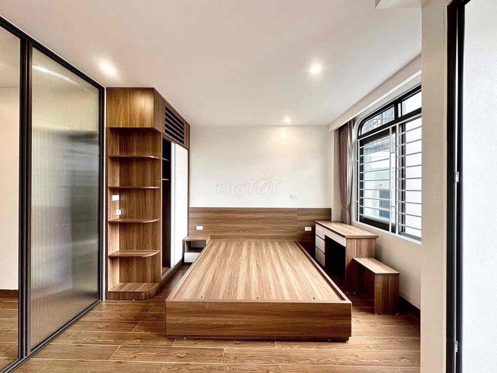 High-class apartment. A 40-foot bedroom at the 3 Tháng 2 overpass.