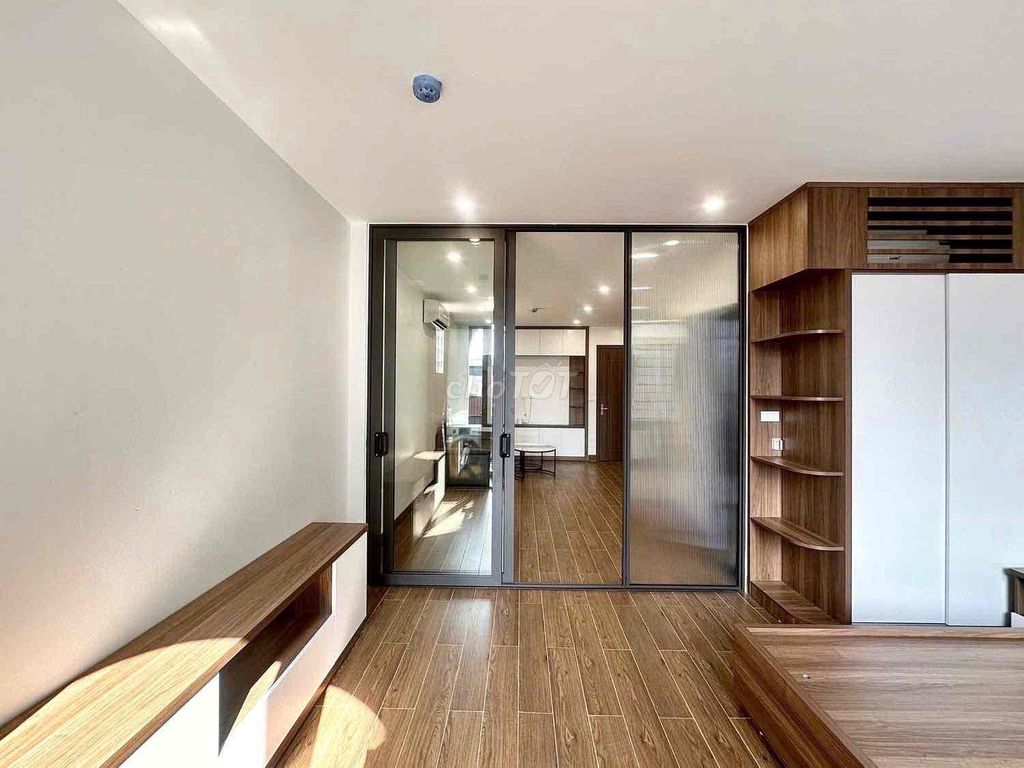 High-class apartment. A 40-foot bedroom at the 3 Tháng 2 overpass.